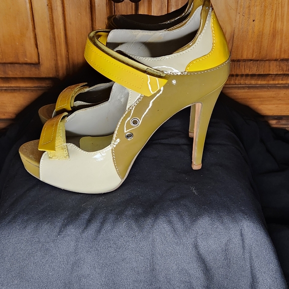 Aldo Patent Leather Heels - Picture 3 of 8